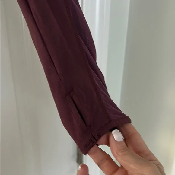 Elegant Long Sleeve Ruched Top - Purple by Gymshark size Medium - Picture 6 of 7